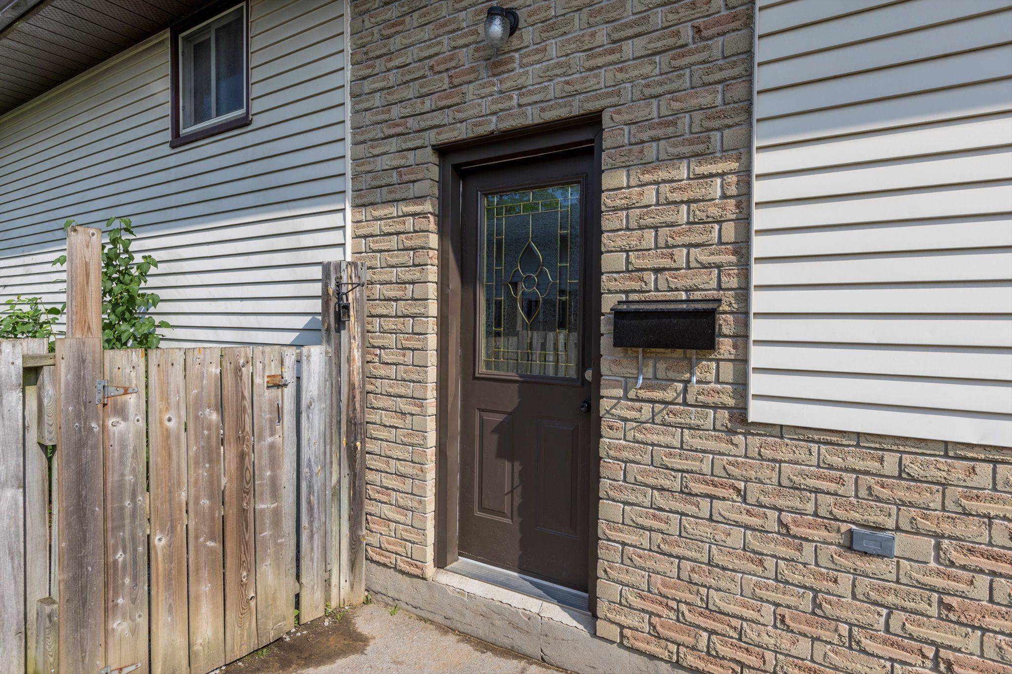 Peterborough West, ON K9K 1P8,2047 Foxfarm RD