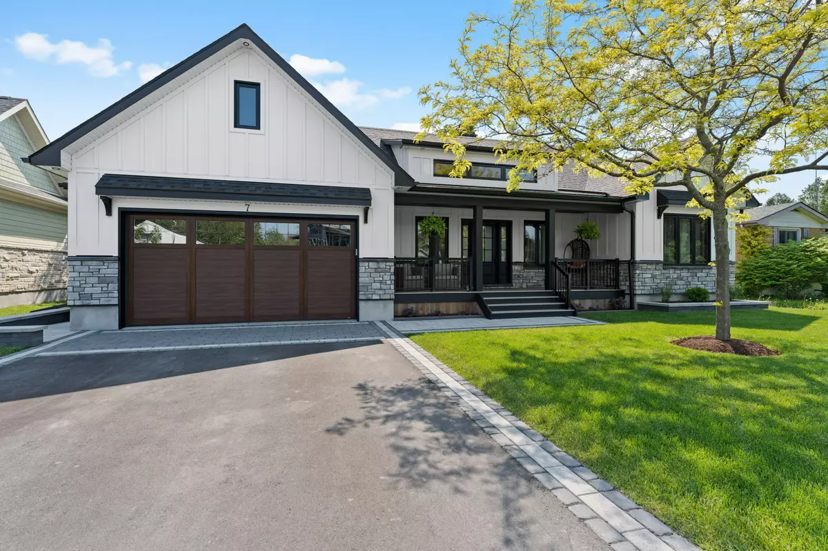 Kingston, ON K7M 4J3,7 Crescent DR