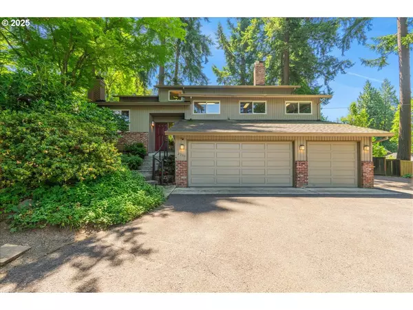 2308 SUMMIT DR, Lake Oswego, OR 97034