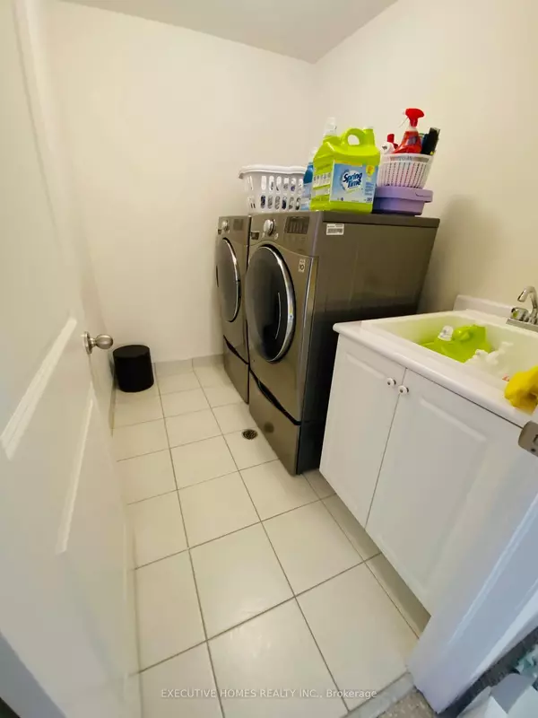 Brampton, ON L7A 4M5,17 Kempsford CRES