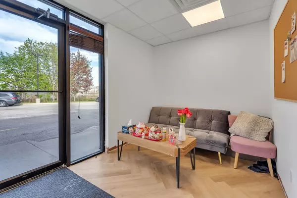 London North, ON N6H 5N5,1385 North Routledge PARK #10