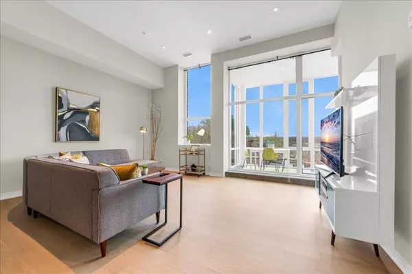 Hamilton, ON L8L 1B3,50 Murray ST W #301