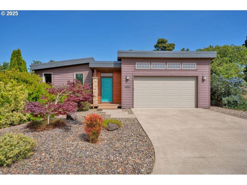 3480 N RHODODENDRON DR, Florence, OR 97439