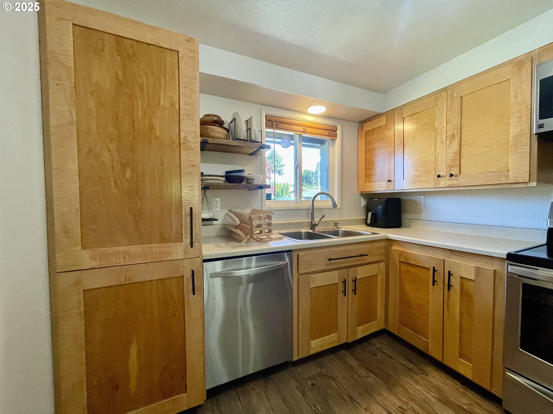 North Bend, OR 97459,3851 EDGEWOOD DR