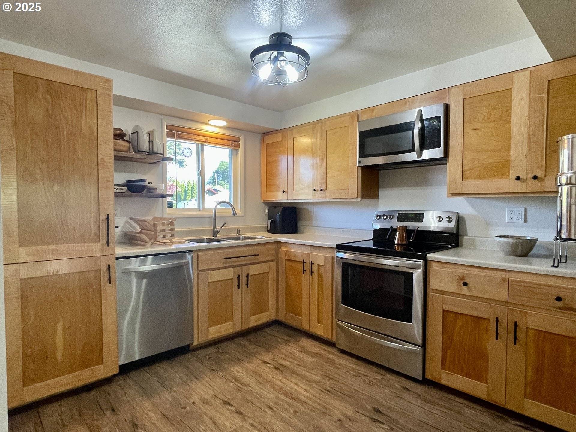 North Bend, OR 97459,3851 EDGEWOOD DR