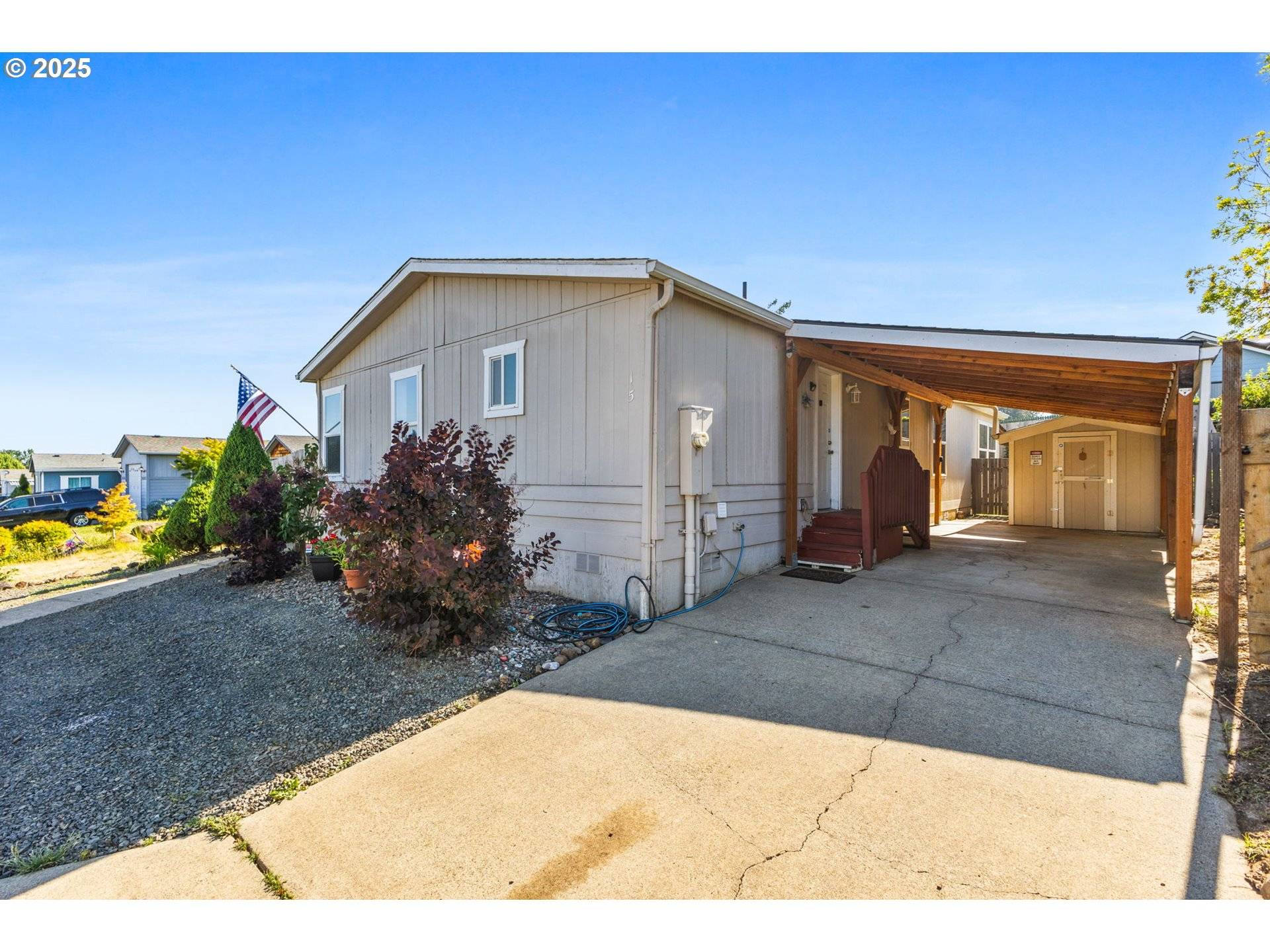 Silverton, OR 97381,1015 OAK ST #15