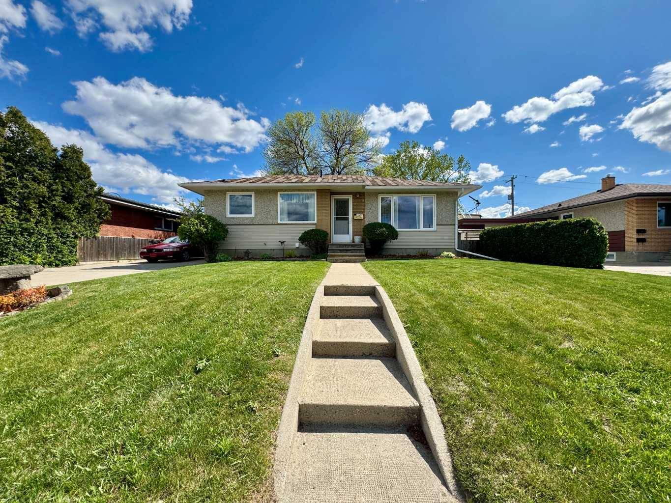 Lethbridge, AB T1H 0R5,2218 5 A AVE North