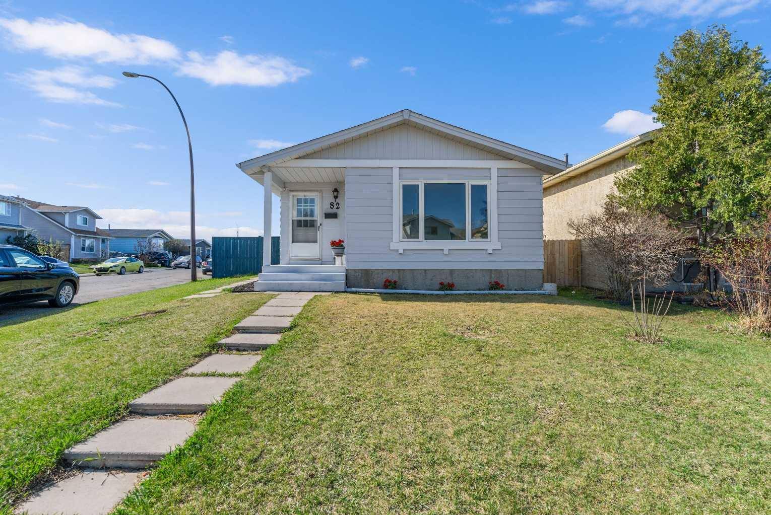 82 Aberdare RD Northeast, Calgary, AB T2A 6W1