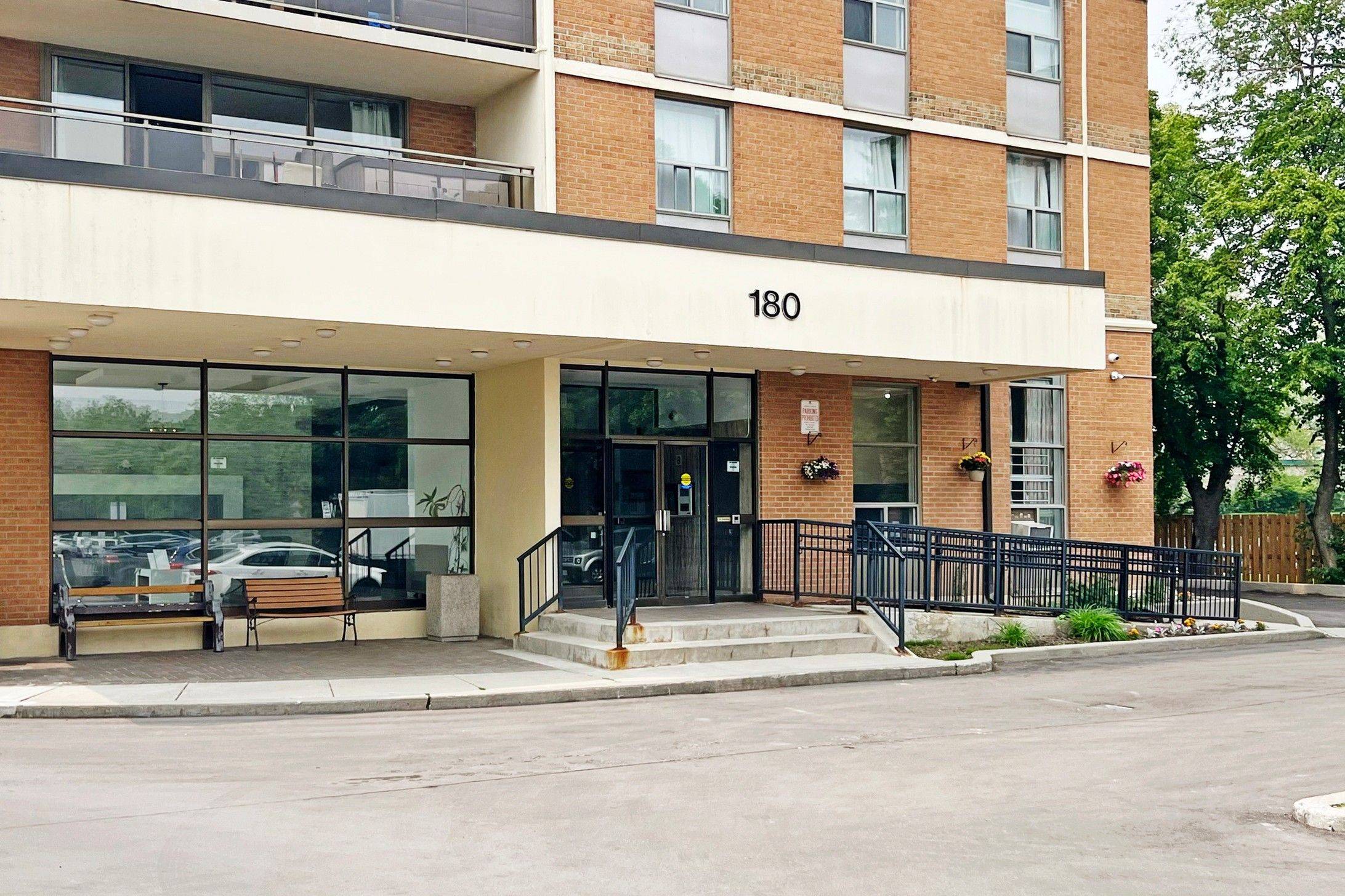 Markham, ON L3T 4X2,180 Dudley AVE #506
