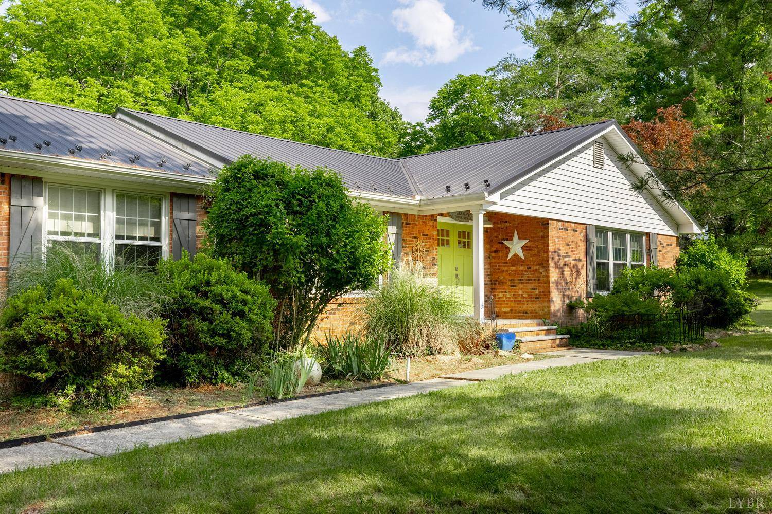 Huddleston, VA 24104,2110 Preston Mill RD