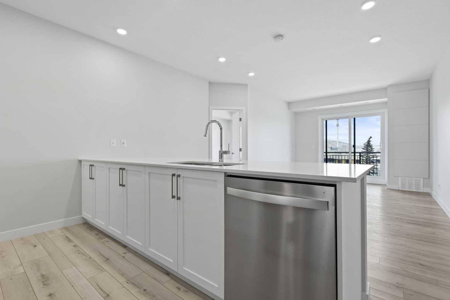 Calgary, AB T2C5V3,255 Les Jardins PARK Southeast #310