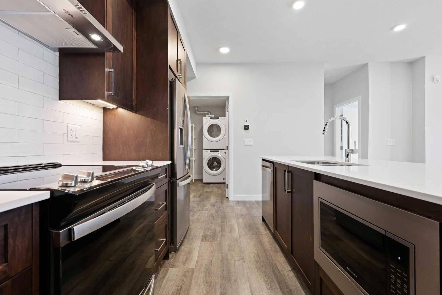 Calgary, AB T2C5V3,255 Les Jardins PARK Southeast #320