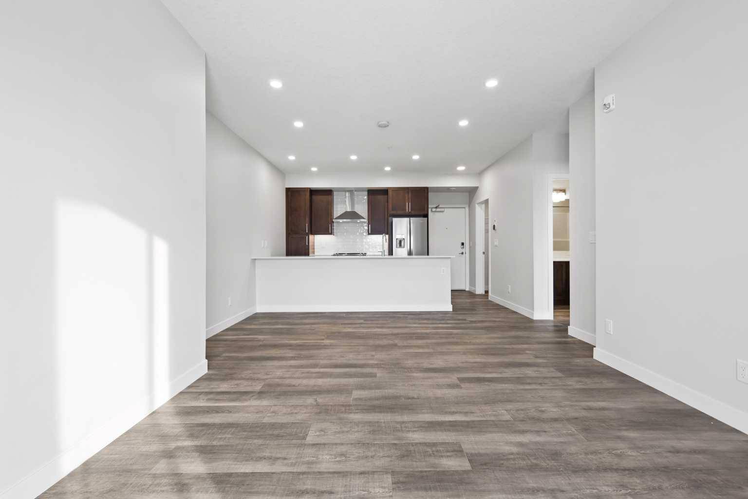 Calgary, AB T2C5V3,255 Les Jardins PARK Southeast #320