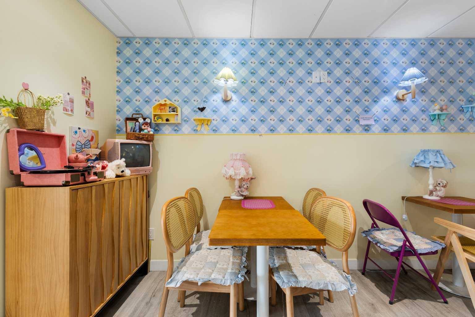 Calgary, AB T2M 0J4,536 16 AVE Northwest