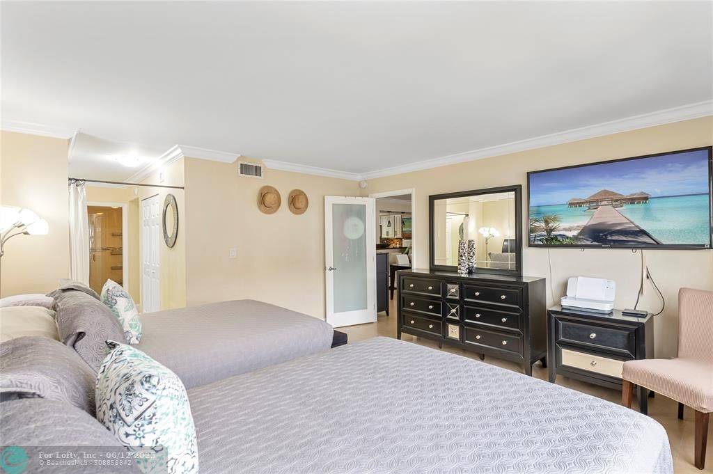 Lauderdale By The Sea, FL 33308,5000 N Ocean Blvd  #906
