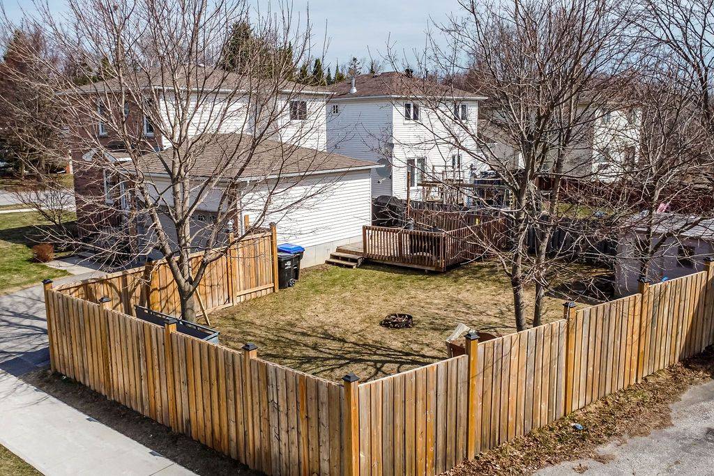 Innisfil, ON L9S 2G9,695 Candaras ST