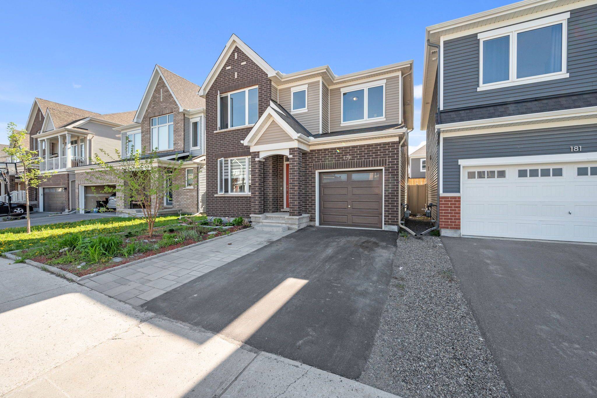 Barrhaven, ON K2J 0K6,179 Point Prim CRES