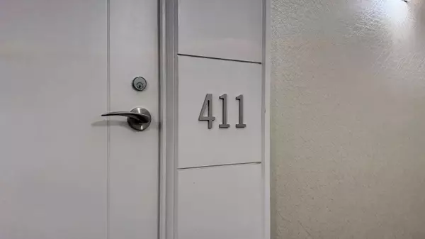 Toronto W04, ON M6A 0C4,3091 Dufferin ST #411