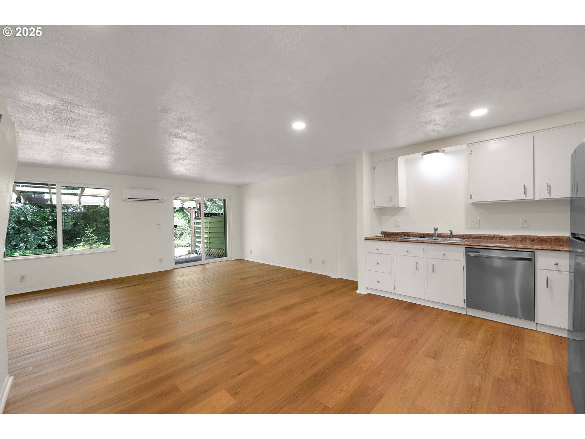 Eugene, OR 97402,1308 QUAKER ST