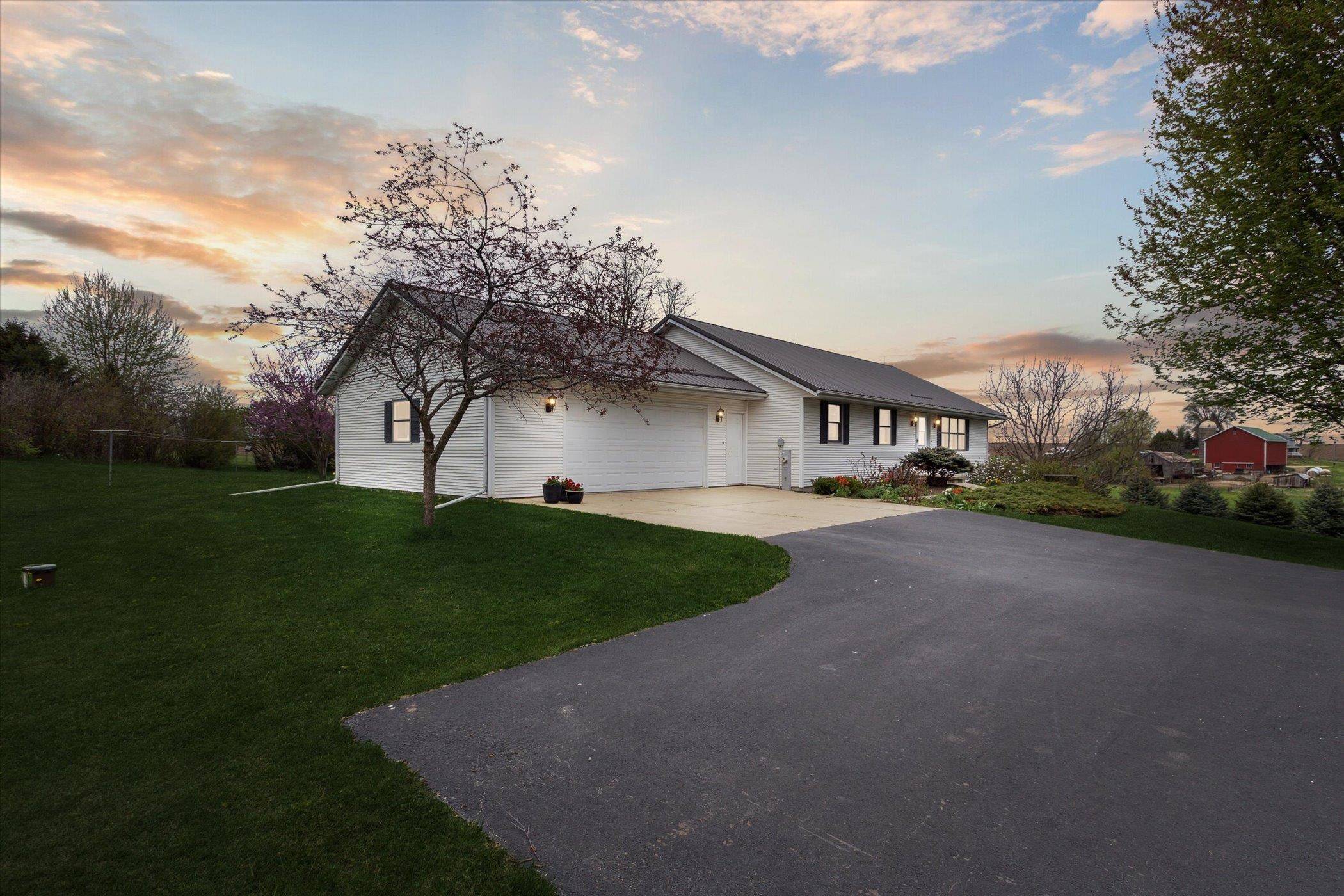 7416 Walnut Grove Drive, Rock City, IL 61070