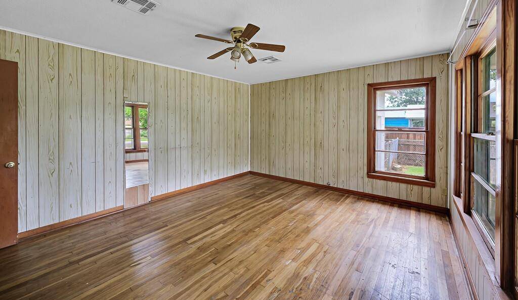 Clifton, TX 76634,607 S Avenue H