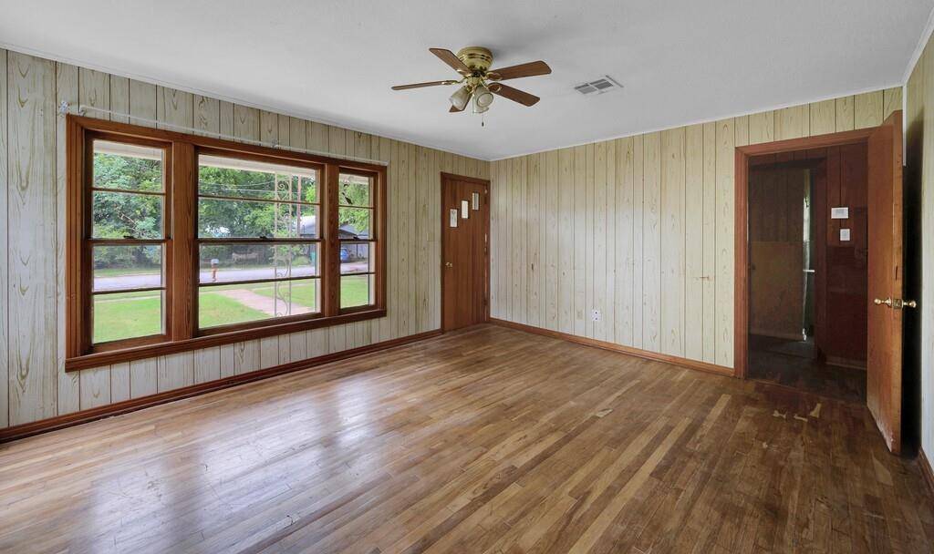 Clifton, TX 76634,607 S Avenue H