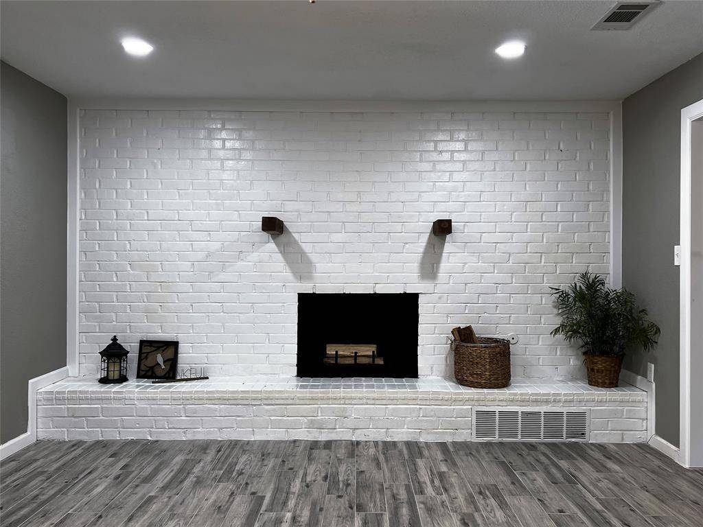 Hurst, TX 76053,1432 Hurstview Drive