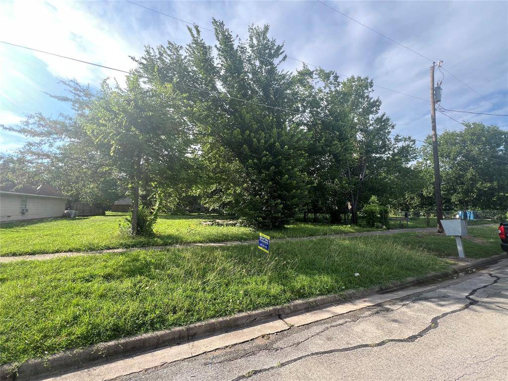 1302 E 6th Avenue, Corsicana, TX 75110