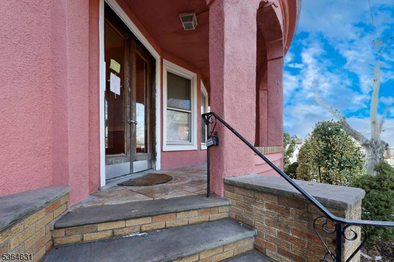 Weehawken Twp., NJ 07086,720 Boulevard