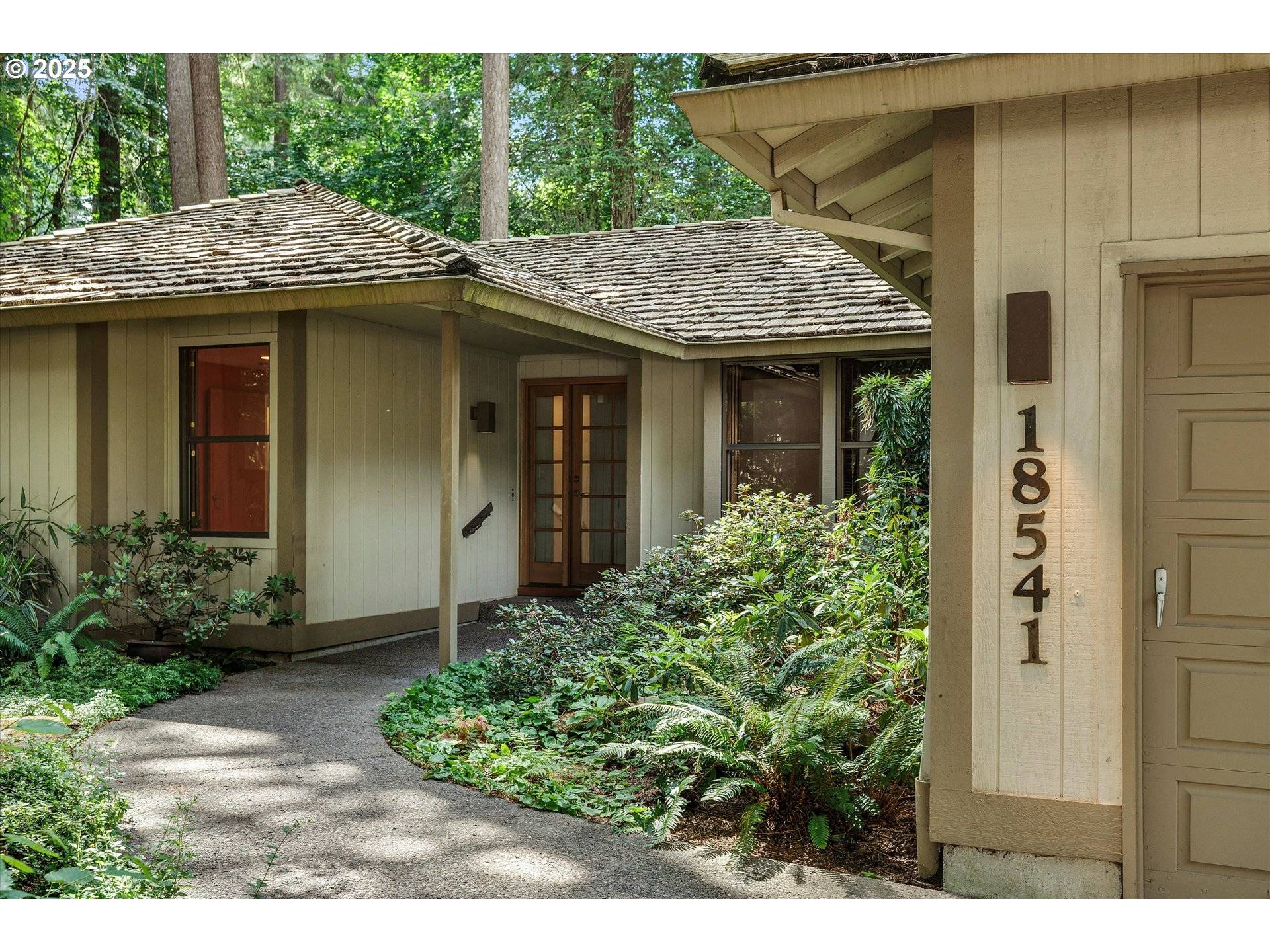 Lake Oswego, OR 97035,18541 WAXWING WAY