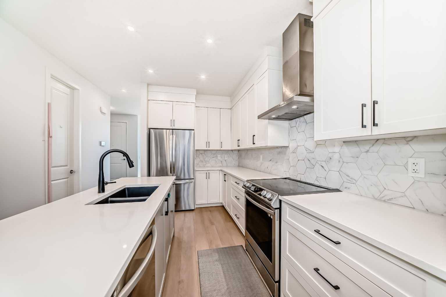 Calgary, AB T3R 1Z3,13 Edith Gate NW