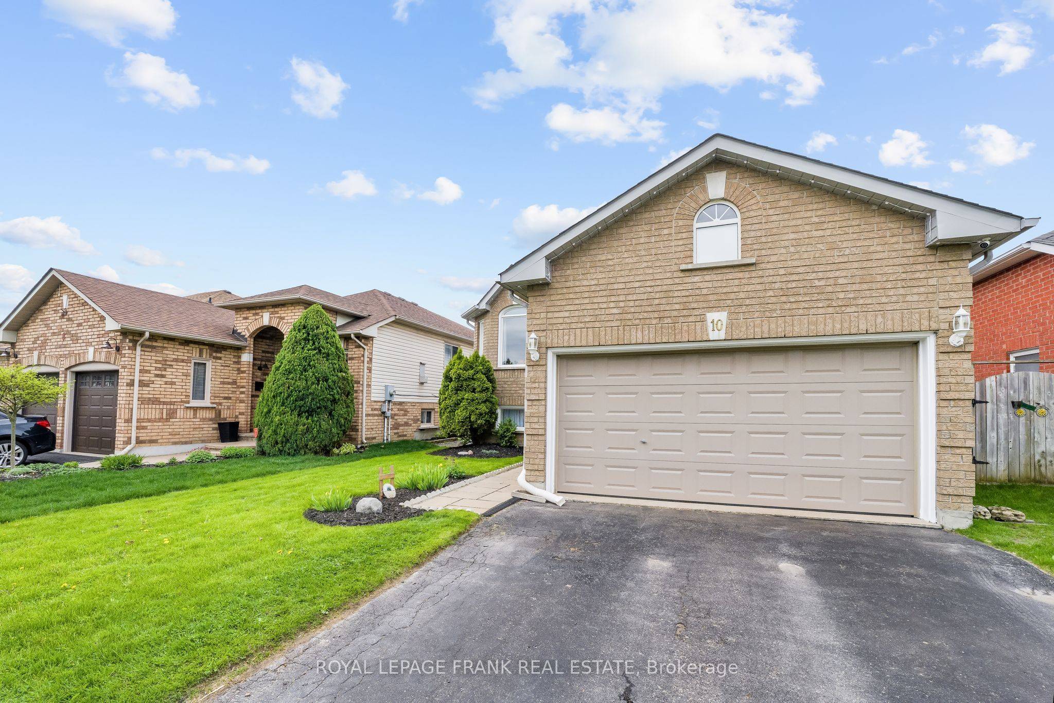 Clarington, ON L1C 4Z7,10 Laurelwood ST