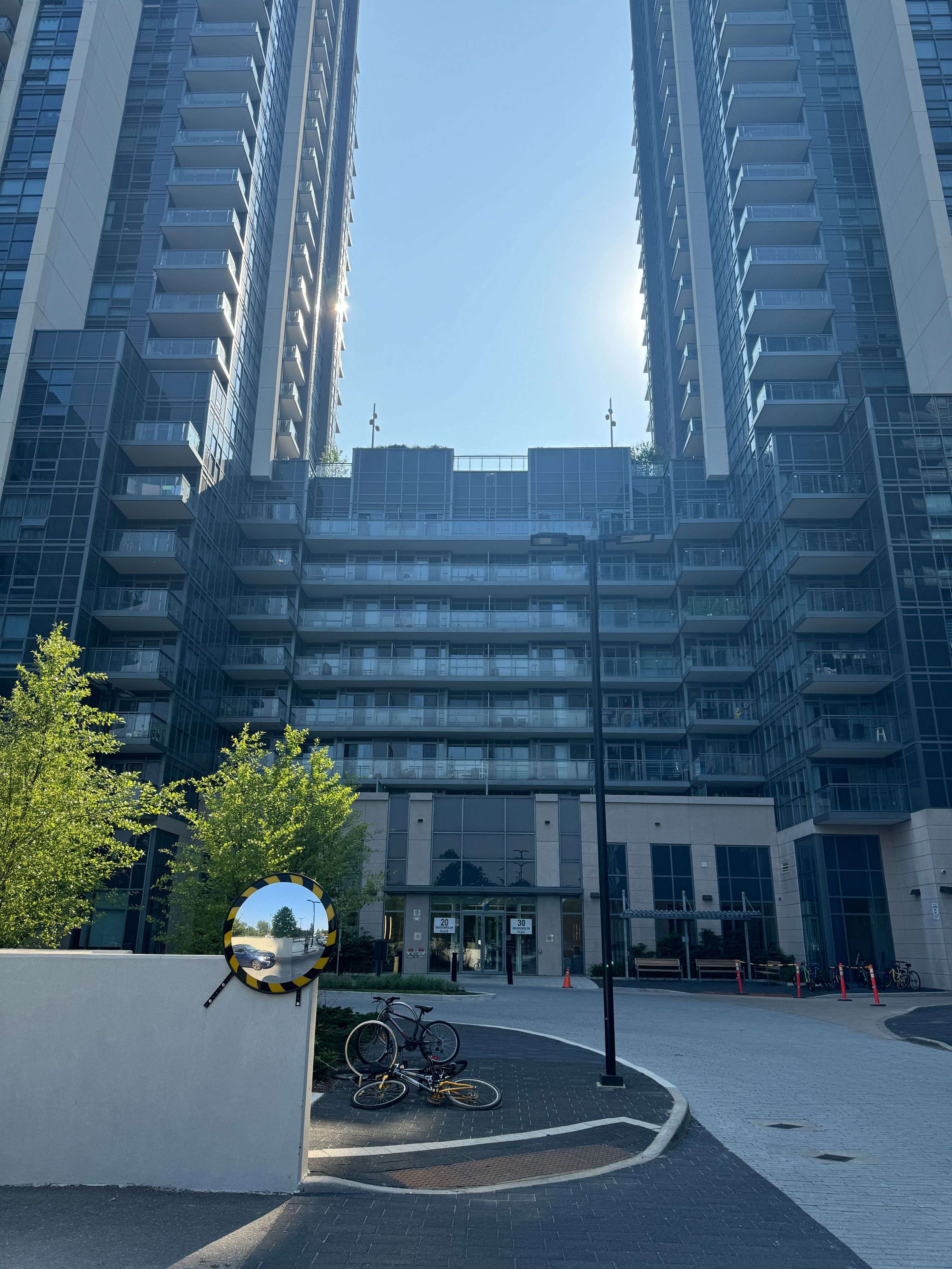 Toronto E09, ON M1G 0A9,20 Meadowglen PL #1610