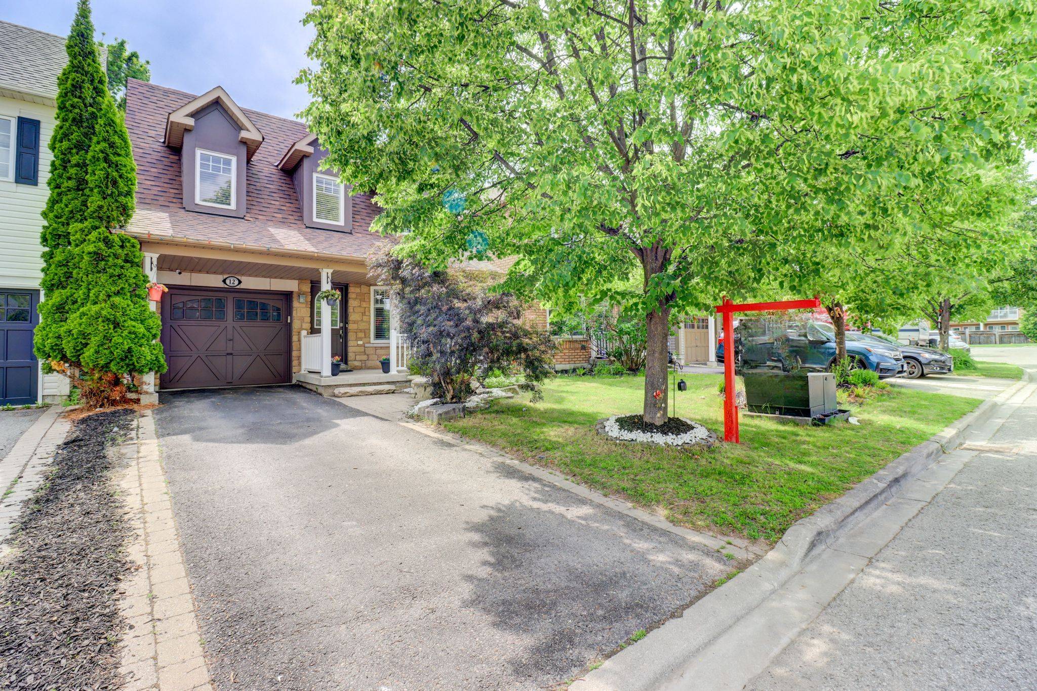 Whitby, ON L1M 2L4,12 Breezewood CT