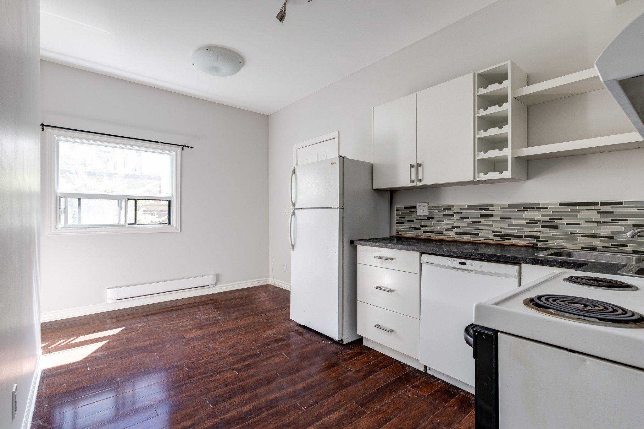 Toronto E01, ON M4J 3G5,371 Jones AVE #Main