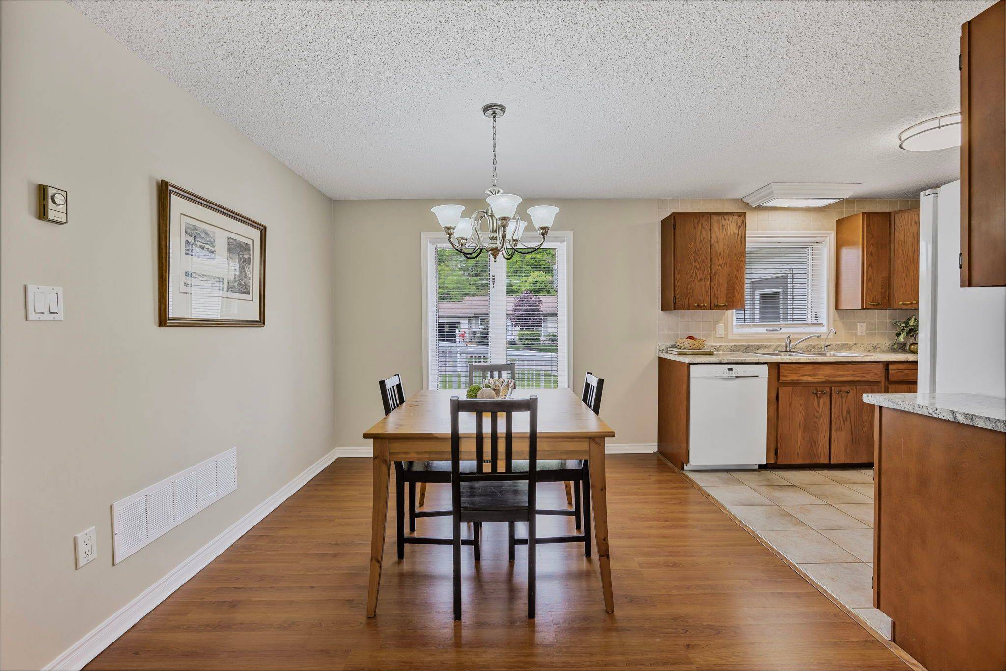 New Tecumseth, ON L0G 1W0,3 Pinetree CT
