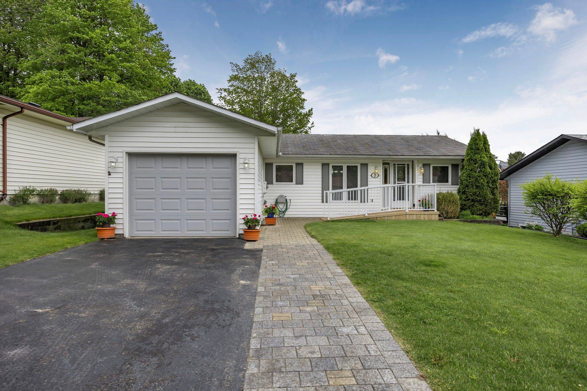3 Pinetree CT, New Tecumseth, ON L0G 1W0