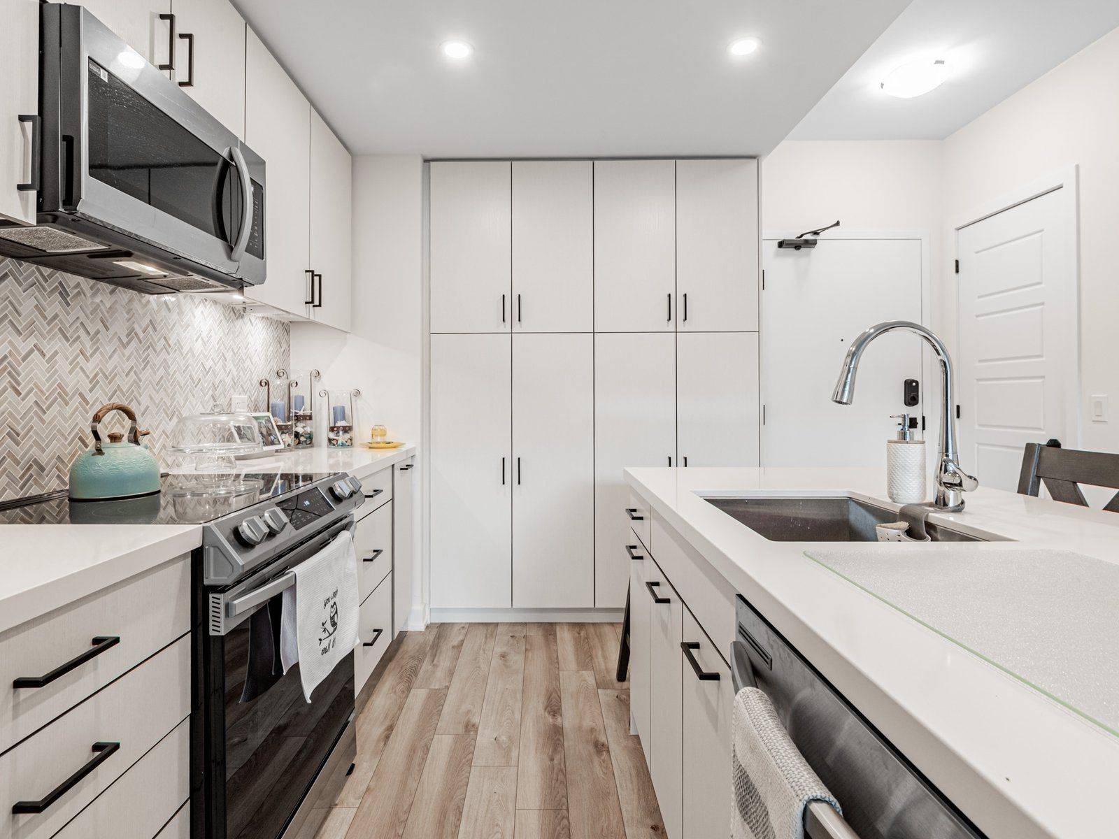 Innisfil, ON L9S 0R5,415 Sea Ray AVE #314