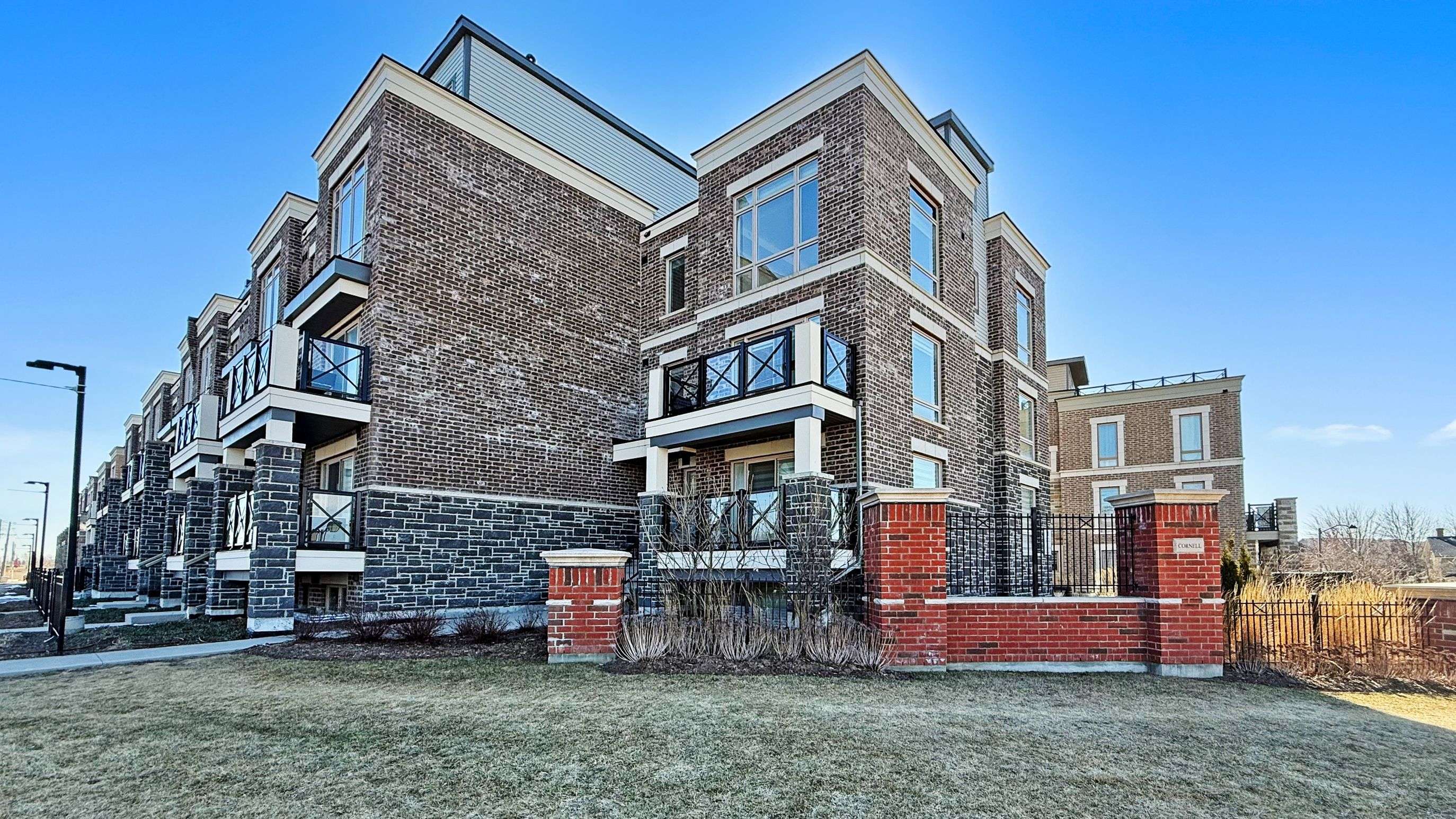 Markham, ON L6B 1N5,10 Westmeath LN #2202