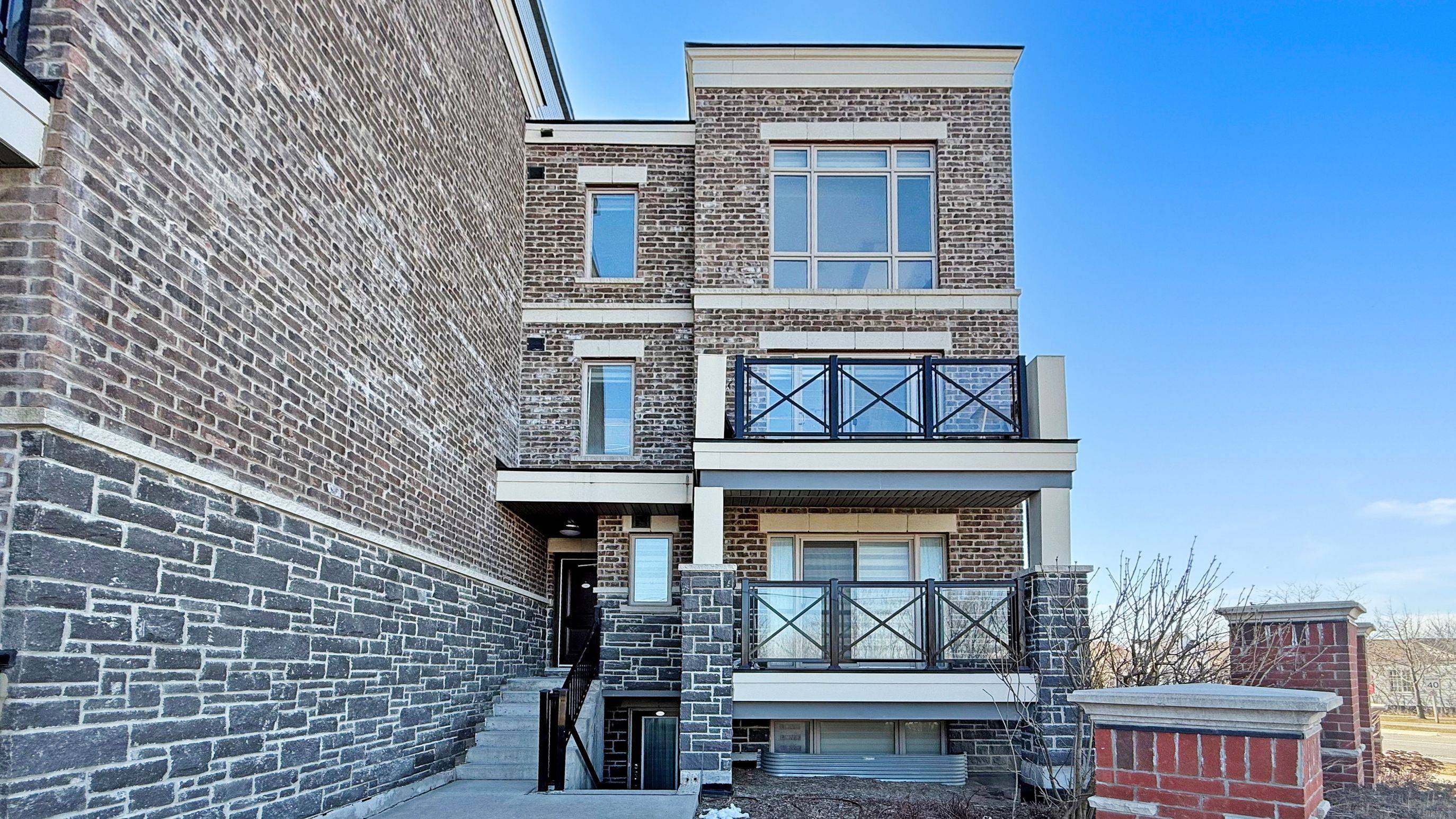 Markham, ON L6B 1N5,10 Westmeath LN #2202