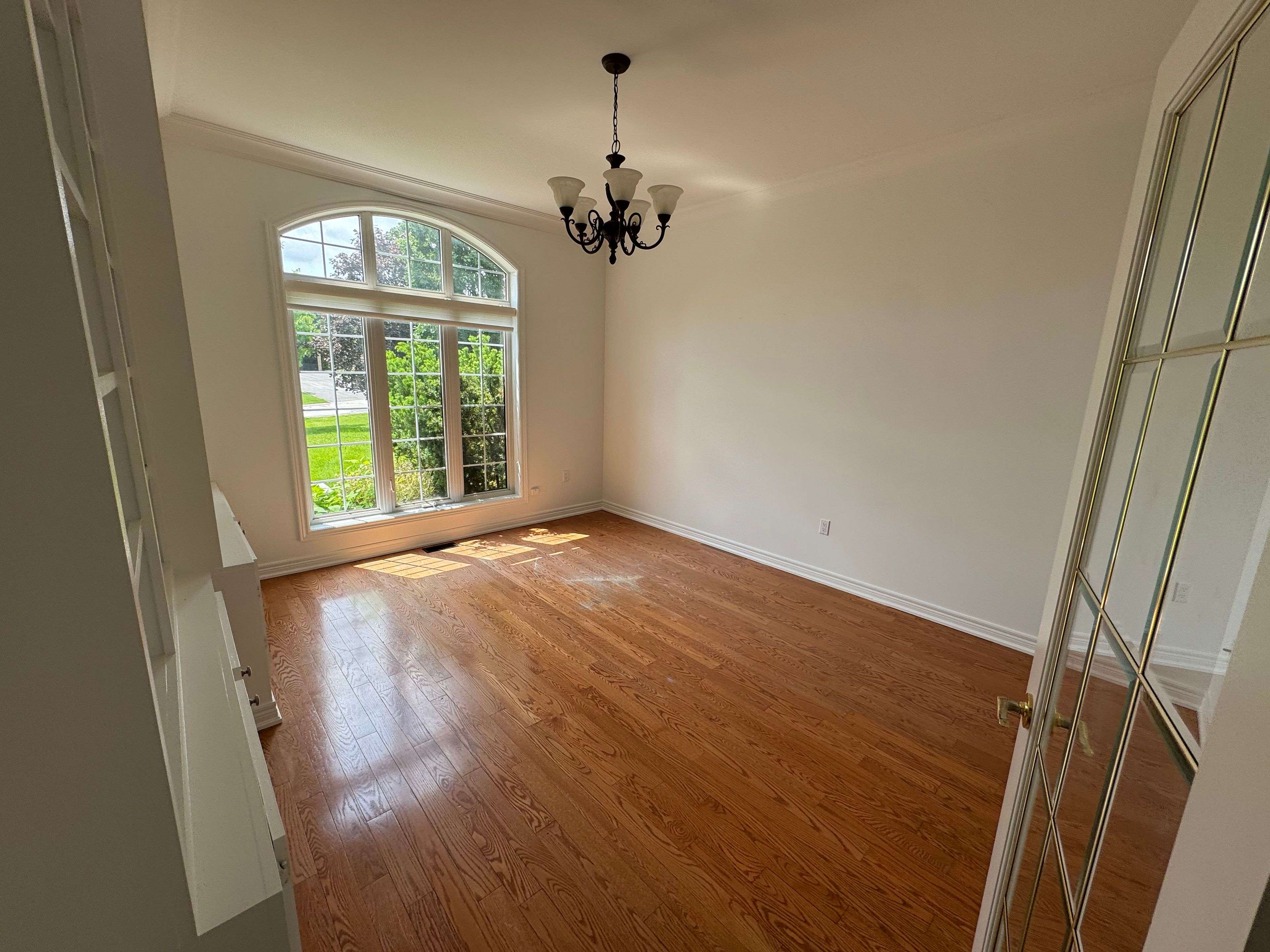 Newmarket, ON L3X 2G9,413 Coventry Hill TRL