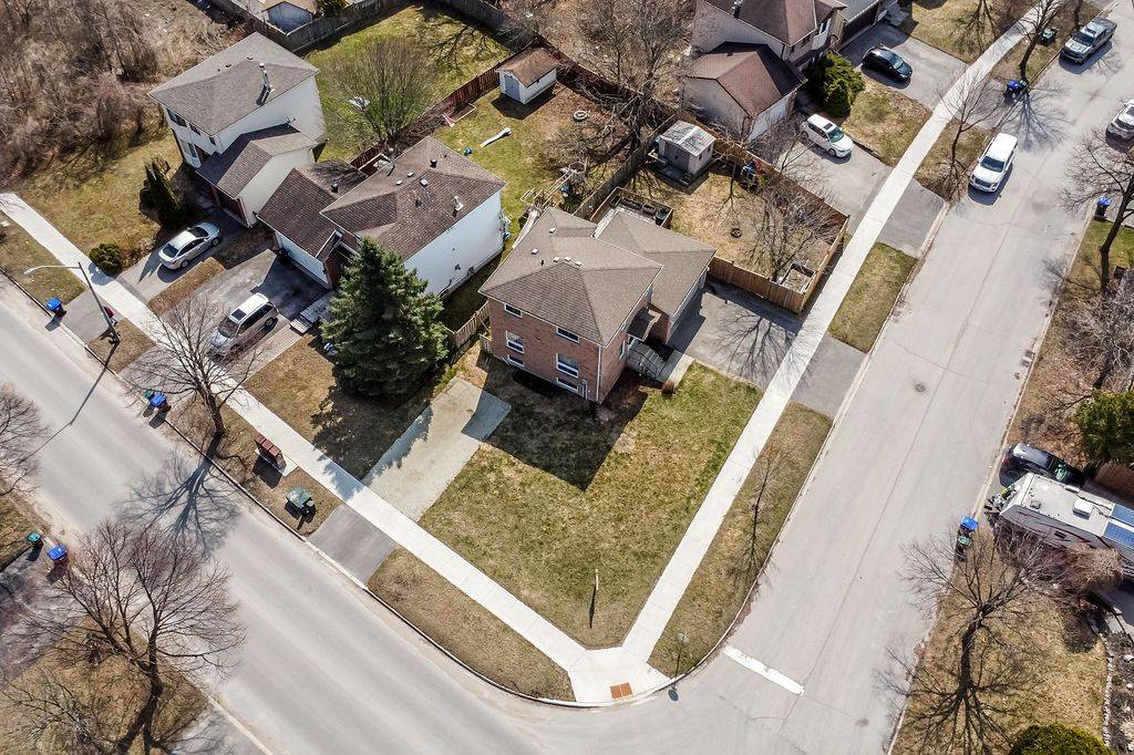 Innisfil, ON L9S 2G9,695 Candaras ST