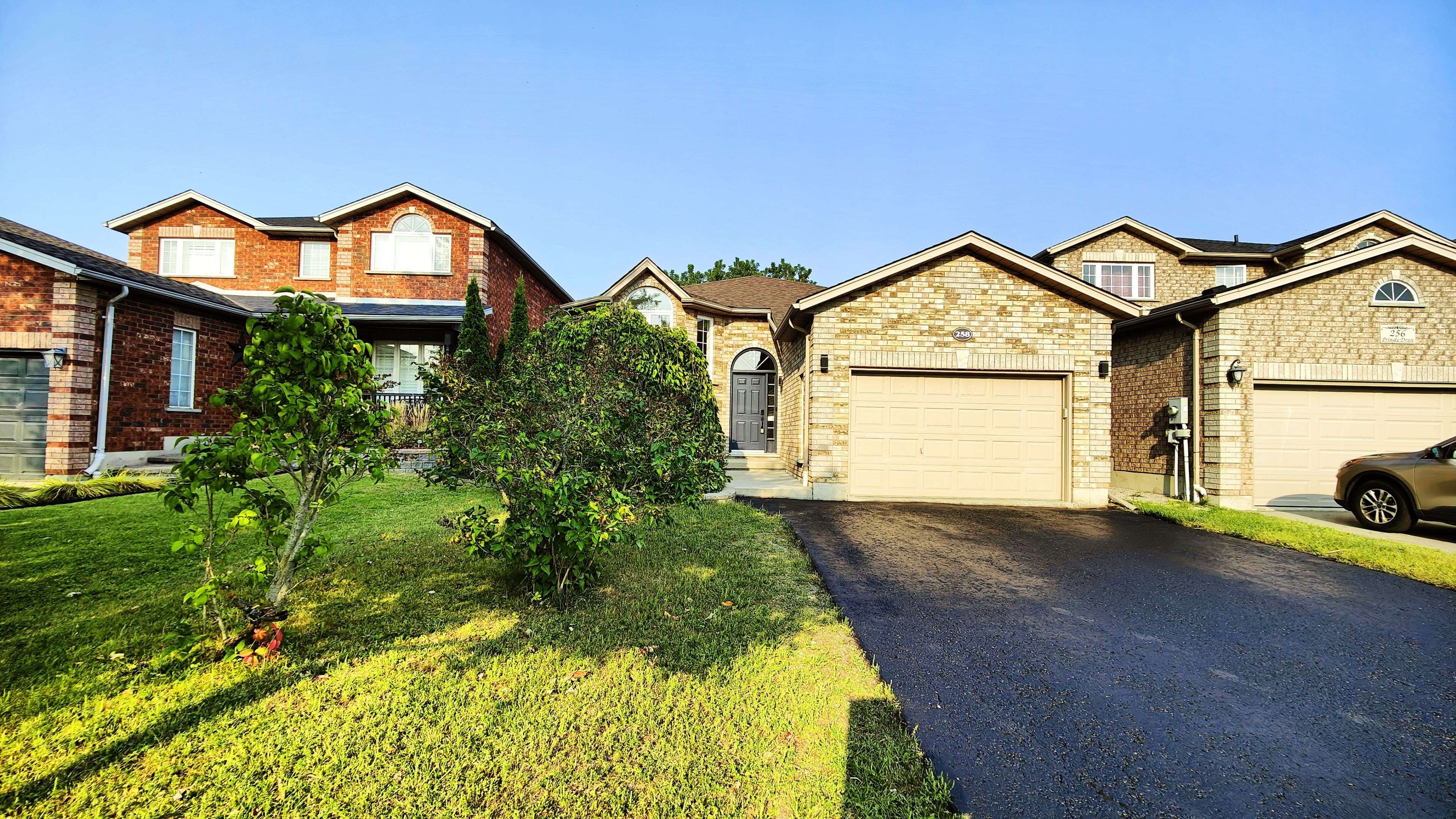 Barrie, ON L4N 0P4,258 Pringle DR