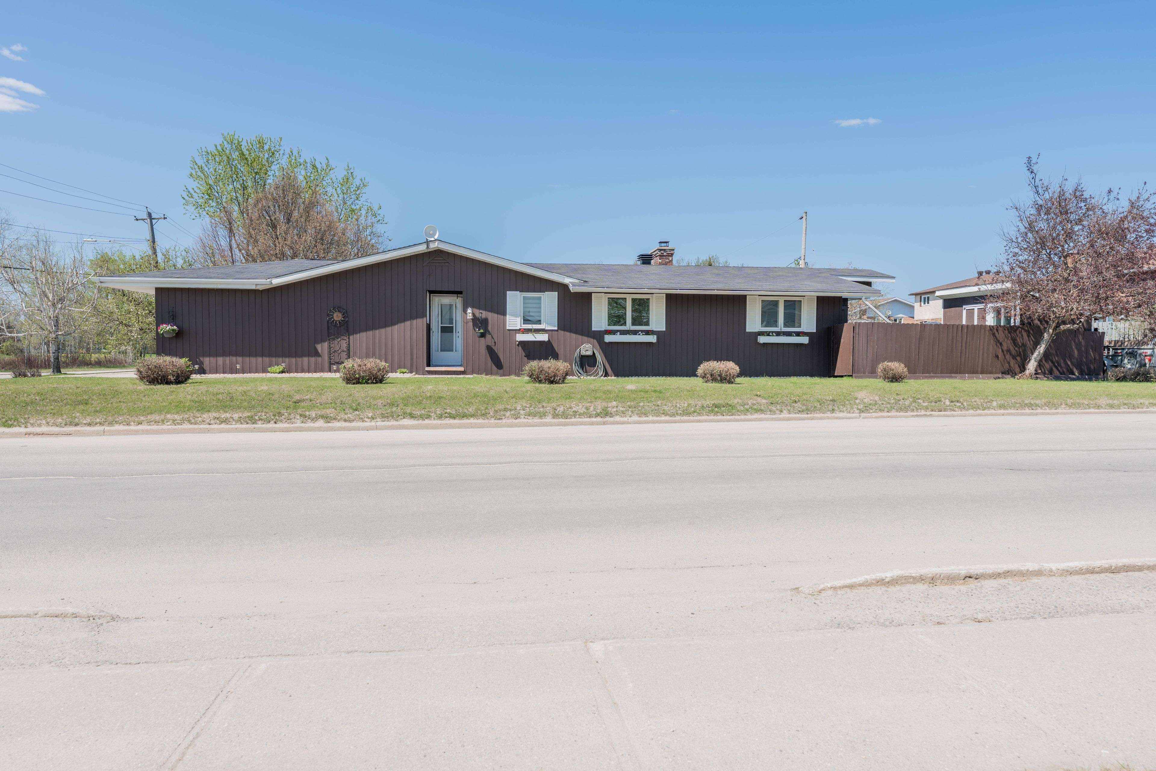 Kapuskasing, ON P5N 3A3,85 Avenue RD