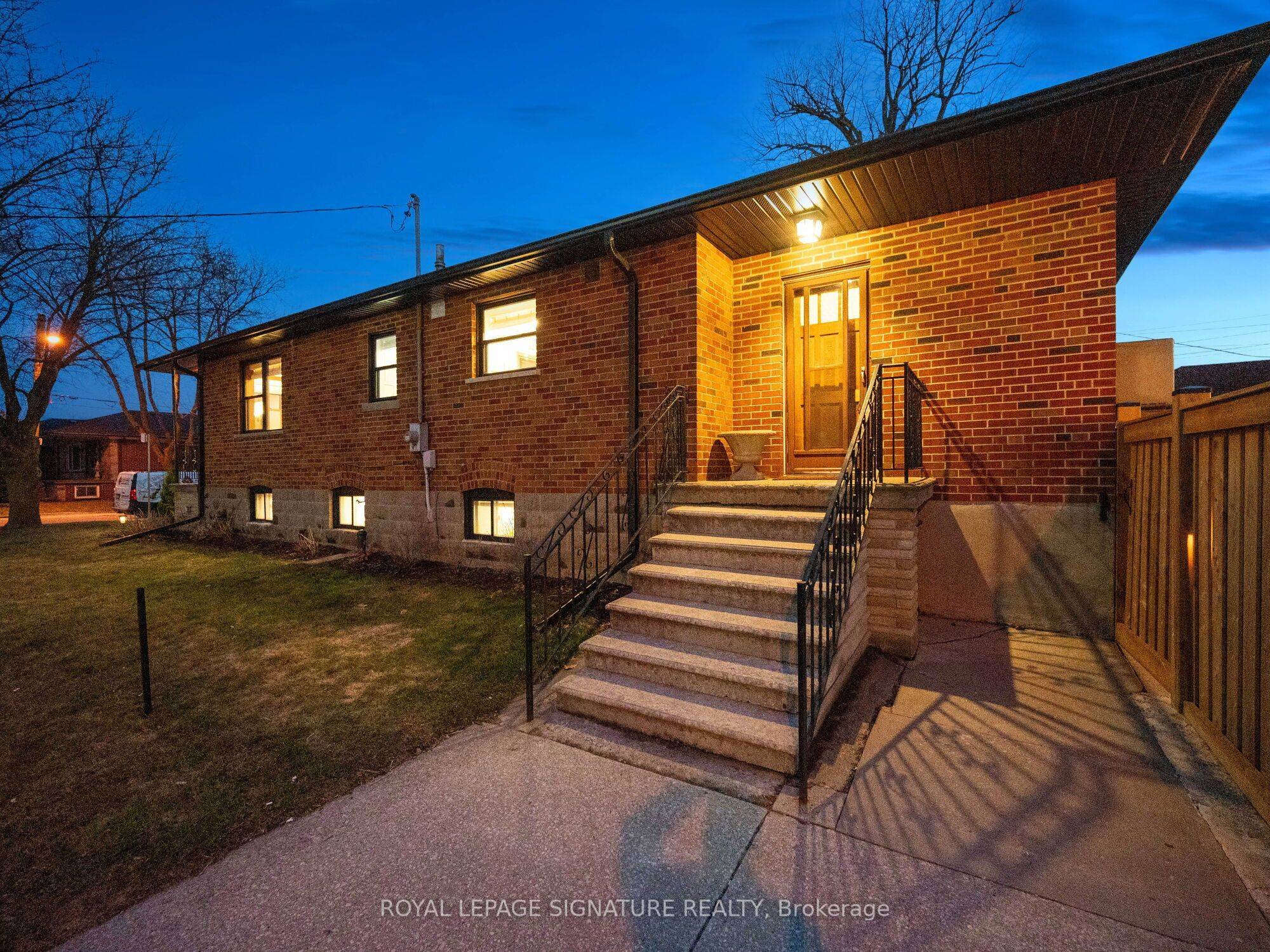 Toronto W04, ON M6E 2T1,136 Schell AVE