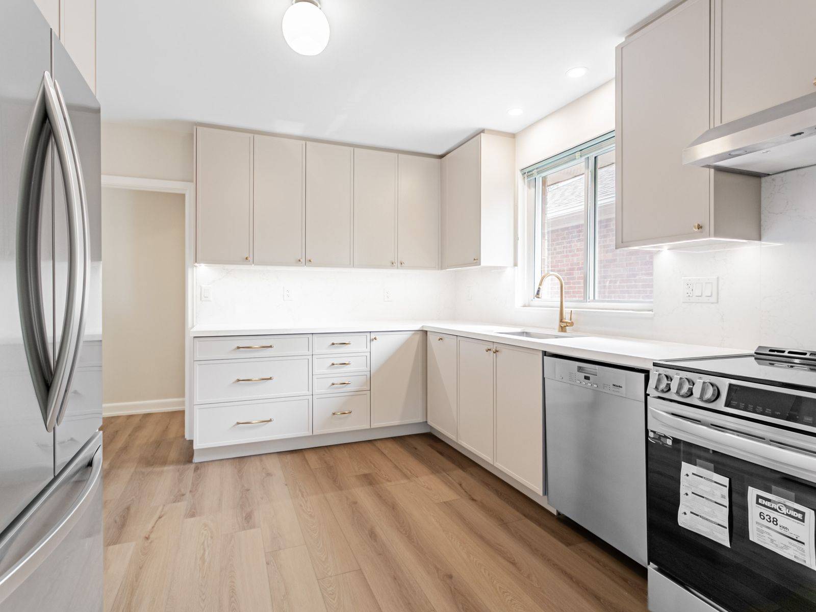 Toronto W07, ON M8Z 2V4,26 Saybrook AVE