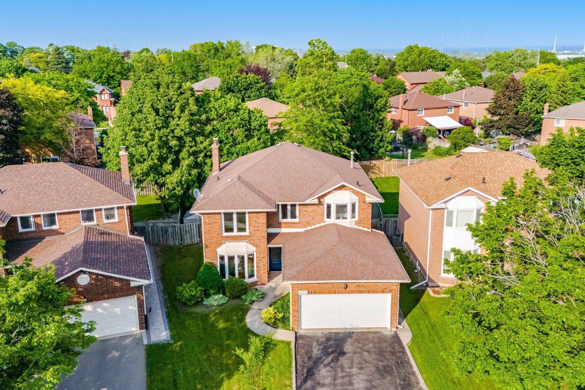 1337 Sir David DR, Oakville, ON L6J 6V5