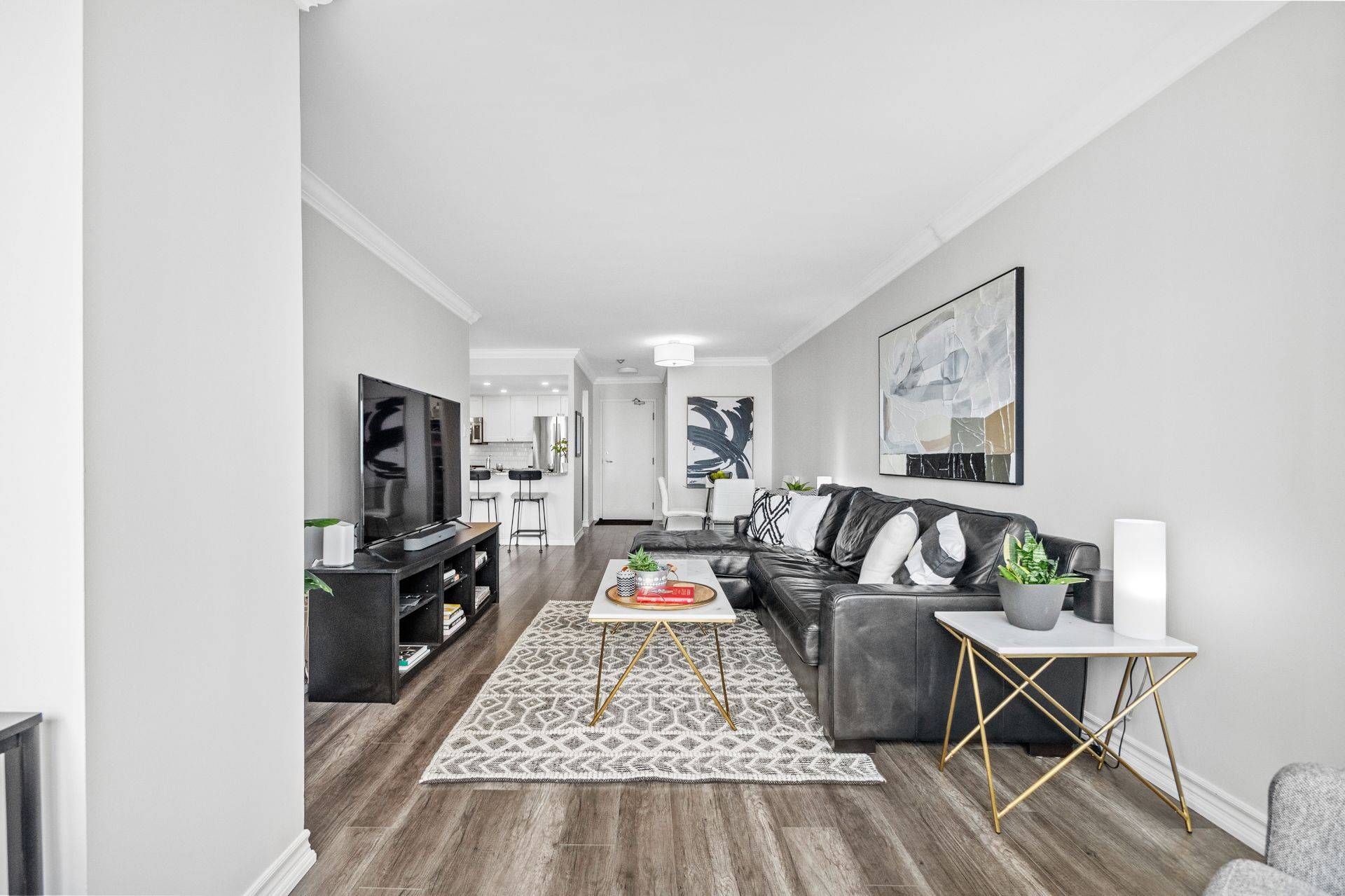 Mississauga, ON L5A 4G5,75 King ST E #1204