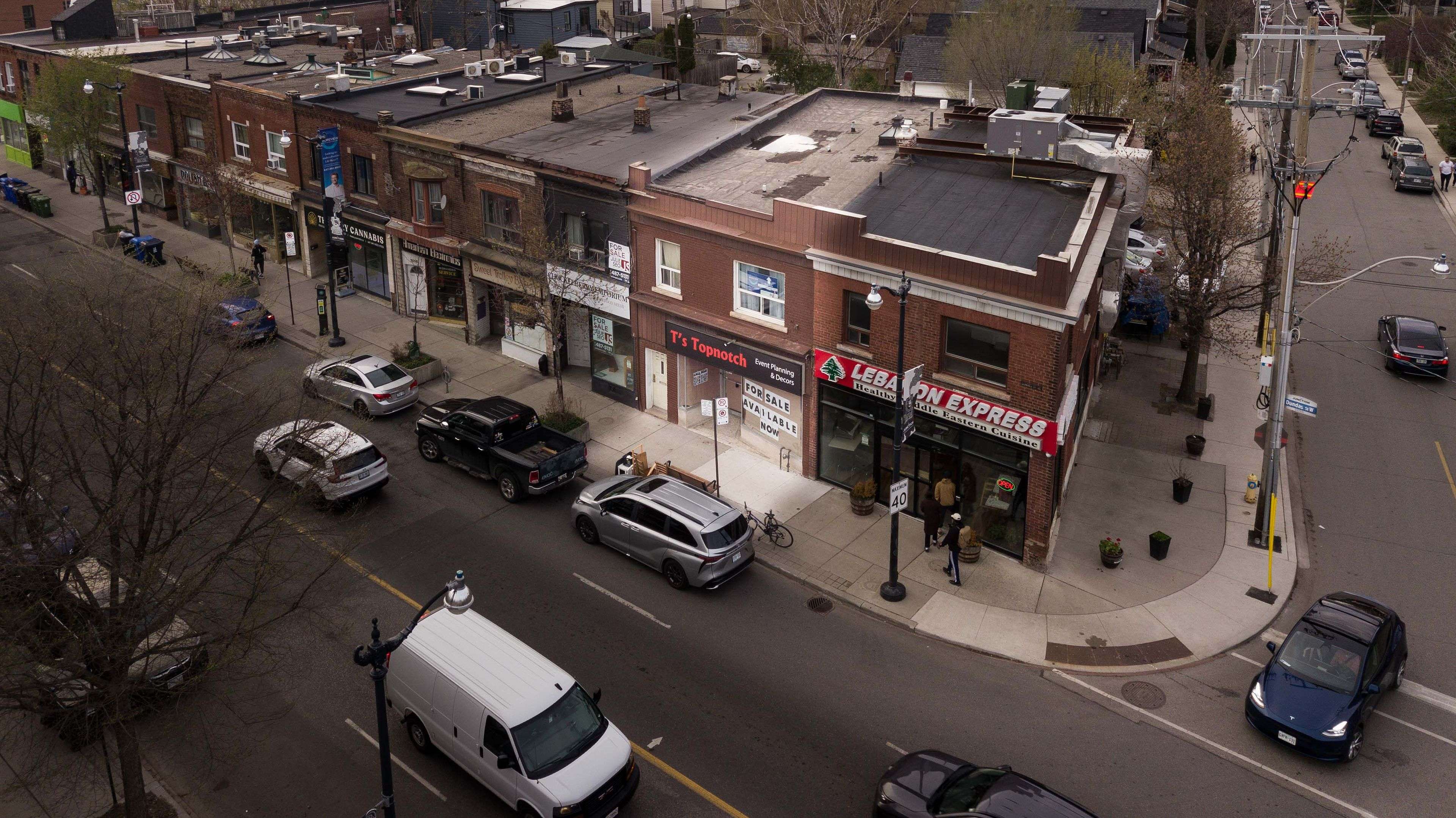 Toronto W02, ON M6P 1Z7,3052 Dundas ST W