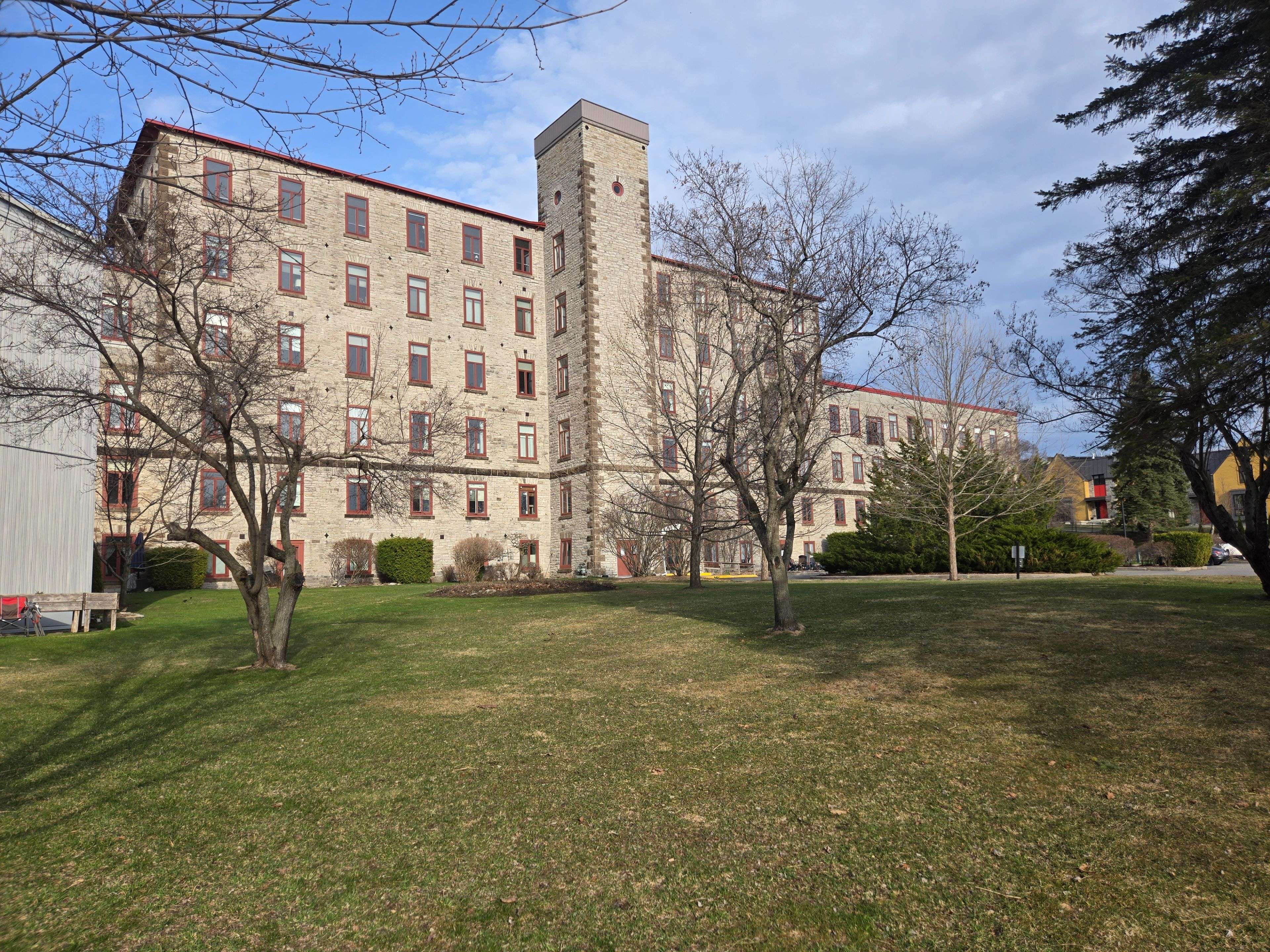 Mississippi Mills, ON K0A 1A0,1 Rosamond ST E #409